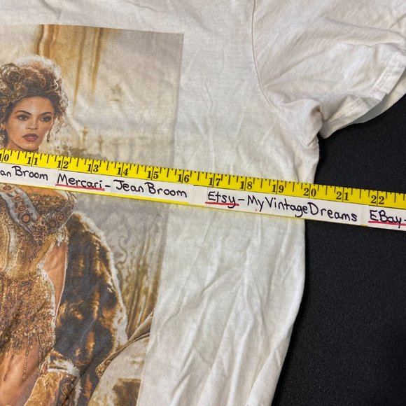 BEYONCE White T Shirt 2013 Medium The Mrs. Carter World Tour Concert Damaged - Picture 8 of 10